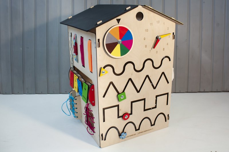 Бизиборд Домик с доской для мела