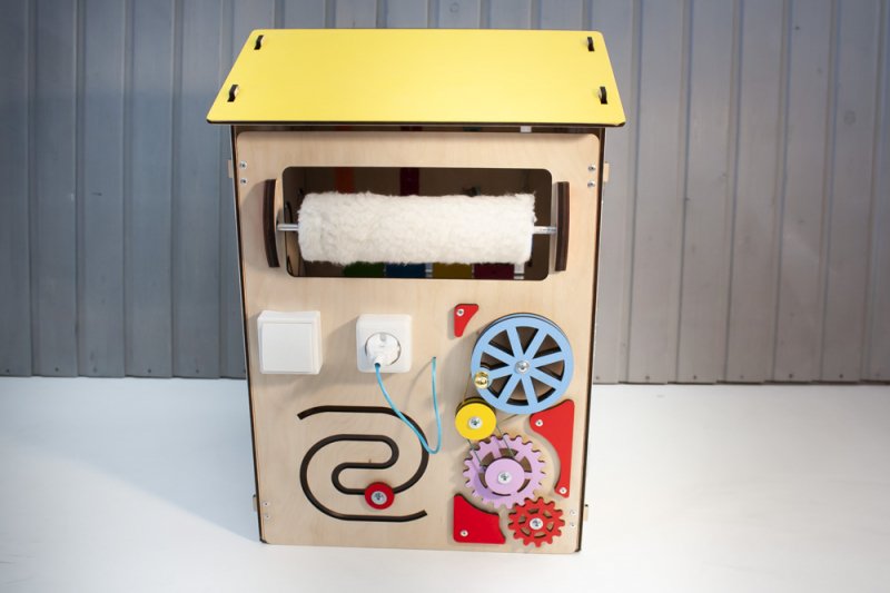 Бизиборд Домик с доской для мела