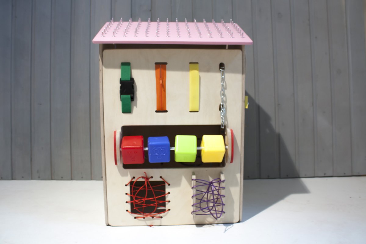 Бизиборд домик с геобордом и доской для рисования