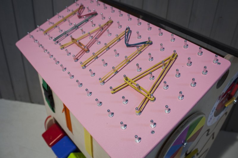 Бизиборд домик с геобордом и доской для рисования