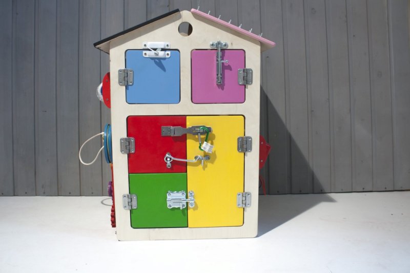 Бизиборд домик с геобордом и доской для рисования